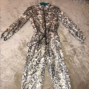 No longer want this item I’ve never worn it.